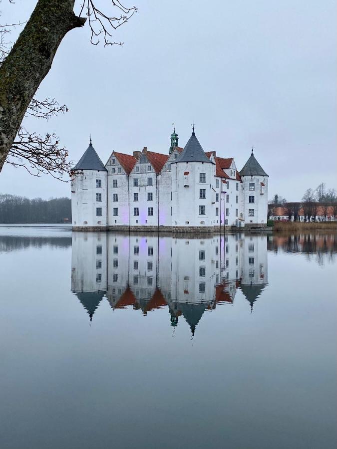 Zentrumsnahe Schoene Altbauwohnung Bis 4 Personen Flensburgo Exterior foto